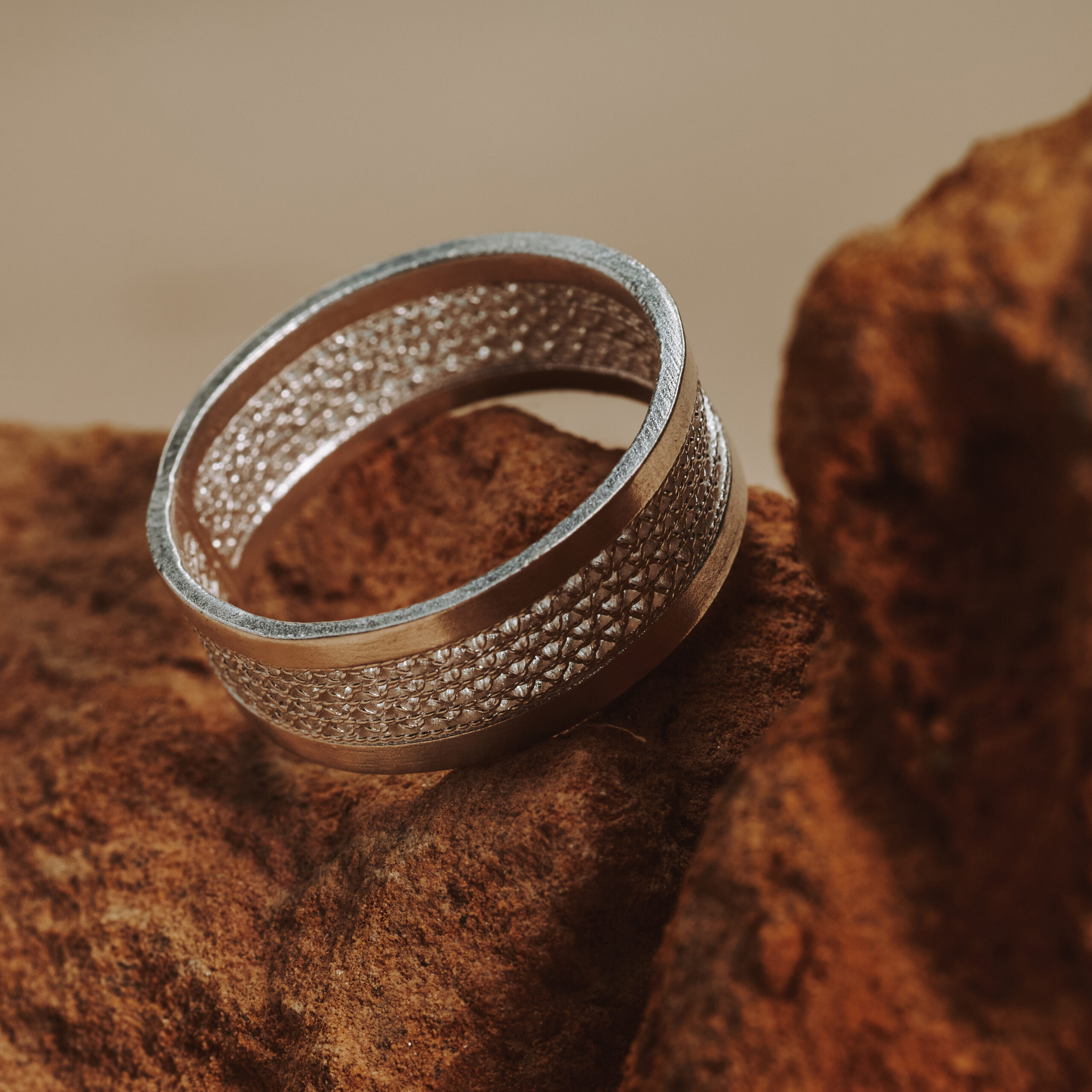 imagen de un anillo de plata de filigrana momposina de la colección de amiga gift shop