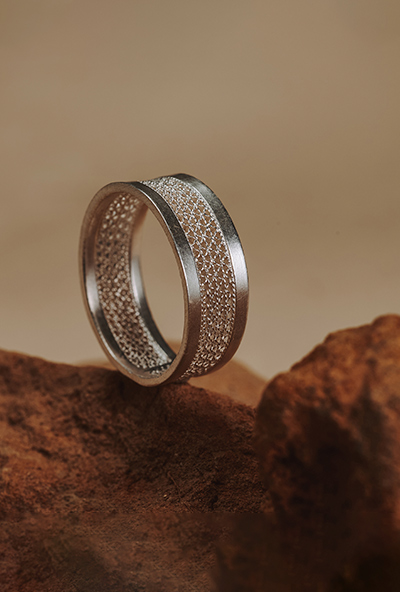 Imagen de un anillo artesanal de plata de filigrana momposina de amiga gift shop